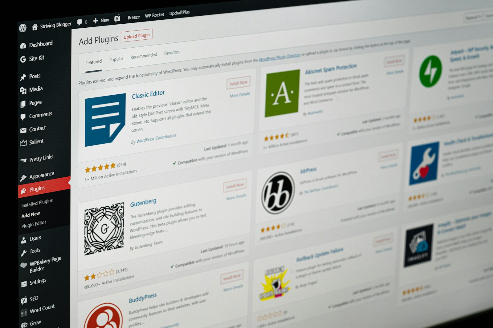 You are currently viewing 10 Essential Plugins For WordPress Websites For Improved Functionality